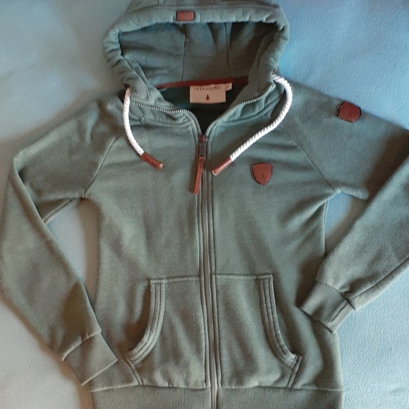 Wanakome Tops - Wanakome hooded sweatshirt